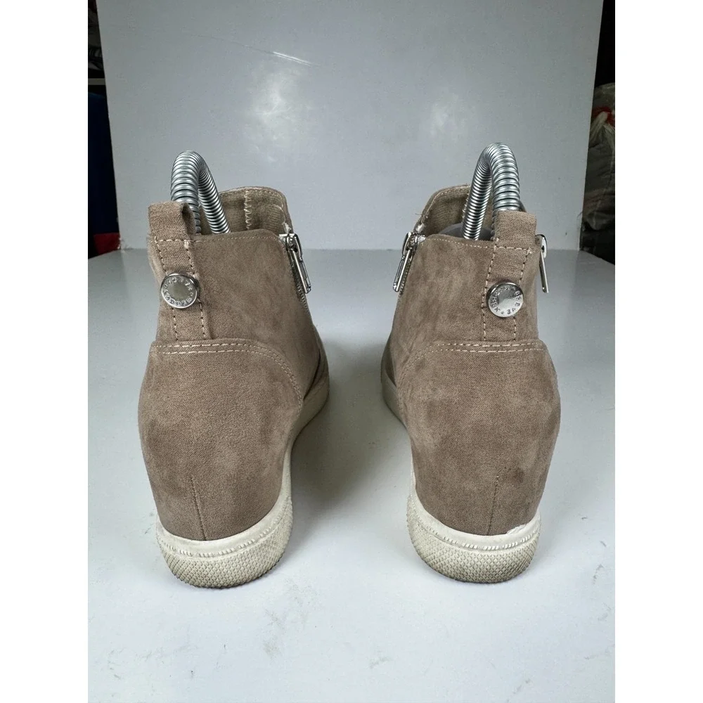 Steve Madden‎ Wedgie Girls 4 M Sneakers Taupe Suede Round Toe Side Zip Shoes